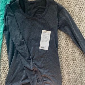 A run swiftly top LULULEMON